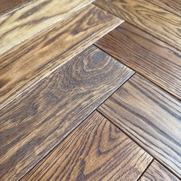 Parquet board, Herringbone, Oak, rustic grade, &ldquo;Tiger&rdquo; 15x90x600 mm